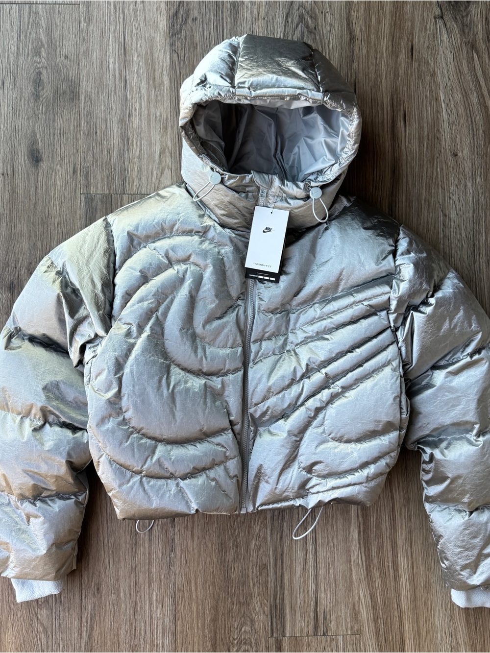Nike Swoosh Series Therma-FIT Oversized Down Puffer Jacket Cropped Metallic NWT
